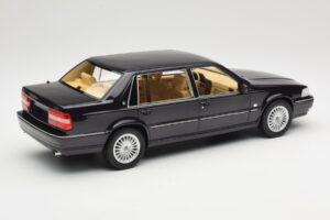 Volvo S90 Royal Violet DNA 1:18 DNA000089 Kovina – slika 2 od 6