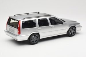 Volvo V70 R P80 Srebrna DNA 1:18 DNA000155 Kovina – slika 2 od 6