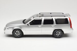 Volvo V70 R P80 Srebrna DNA 1:18 DNA000155 Kovina – slika 3 od 6