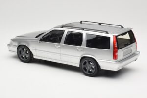 Volvo V70 R P80 Srebrna DNA 1:18 DNA000155 Kovina – slika 5 od 6