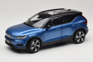 Volvo XC40 Recharge Modra Metalik Paudi Model 1:18 2562373 Kovina