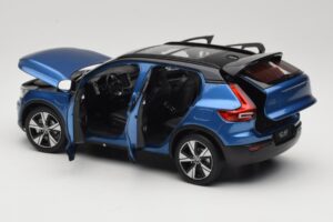 Volvo XC40 Recharge Modra Metalik Paudi Model 1:18 2562373 Kovina – slika 5 od 8