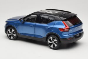 Volvo XC40 Recharge Modra Metalik Paudi Model 1:18 2562373 Kovina – slika 7 od 8