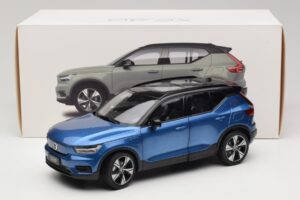 Volvo XC40 Recharge Modra Metalik Paudi Model 1:18 2562373 Kovina – slika 8 od 8