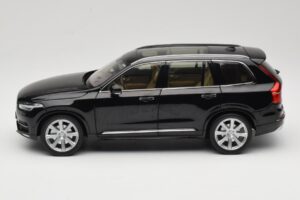 Volvo XC90 Onyx Black Paudi Model 1:18 9430842 Kovina – slika 4 od 8
