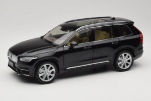 Volvo XC90 Onyx Black Paudi Model 1:18 9430842 Kovina