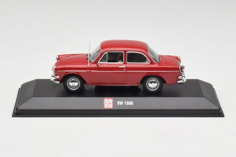 Volkswagen 1500 Ruby Rdeč Minichamps 1:43 VW001 Kovina