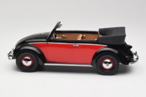 Volkswagen Beetle Kabriolet Črn & Rdeč Minichamps 1:18 107054132 Smola – slika 3 od 6
