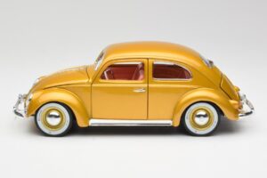 Volkswagen Beetle Zlata Bburago 1:18 3361 Kovina – slika 4 od 8