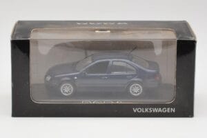 Volkswagen Bora Ocean Moder Minichamps 1:43 8198223B Kovina – slika 4 od 4