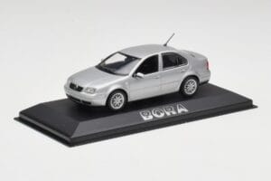 Volkswagen Bora Reflex Srebrna Minichamps 1:43 81982223S Kovina – slika 2 od 4