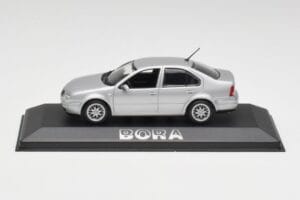 Volkswagen Bora Reflex Srebrna Minichamps 1:43 81982223S Kovina