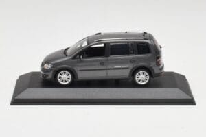 Volkswagen Cross Touran Platinum Siv Minichamps 1:43 400056170 Kovina