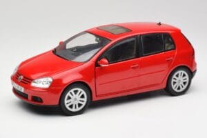 Volkswagen Golf Mk5 4-Door Tornado Rdeč Bburago 1:18 GOLF001 Kovina