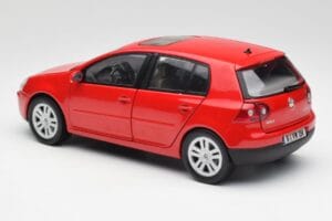 Volkswagen Golf Mk5 4-Door Tornado Rdeč Bburago 1:18 GOLF001 Kovina – slika 7 od 8