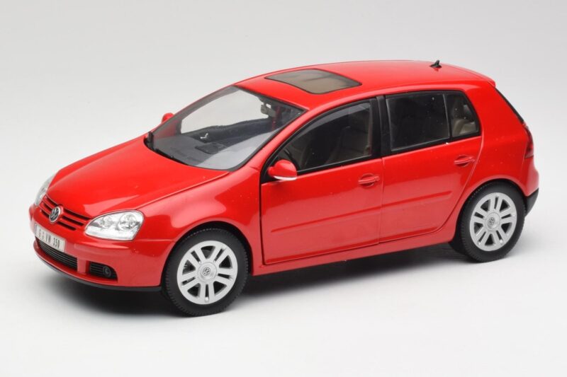Volkswagen Golf Mk5 4-Door Tornado Rdeč Bburago 1:18 GOLF001 Kovina