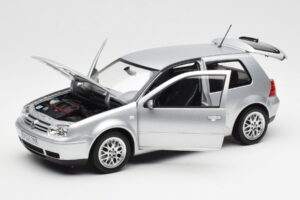 Volkswagen Golf Mk5 GTI Srebrn Norev 1:18 188570 Kovina – slika 2 od 8