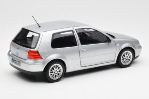 Volkswagen Golf Mk5 GTI Srebrn Norev 1:18 188570 Kovina – slika 3 od 8