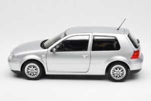 Volkswagen Golf Mk5 GTI Srebrn Norev 1:18 188570 Kovina – slika 4 od 8