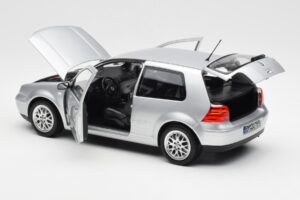 Volkswagen Golf Mk5 GTI Srebrn Norev 1:18 188570 Kovina – slika 5 od 8