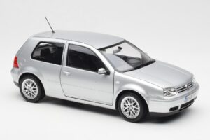 Volkswagen Golf Mk5 GTI Srebrn Norev 1:18 188570 Kovina – slika 6 od 8