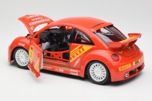 Volkswagen New Beetle Cup Bburago 1:18 3329 Kovina – slika 5 od 8