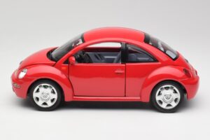Volkswagen New Beetle Rdeč Bburago 1:18 3342 Kovina – slika 4 od 8