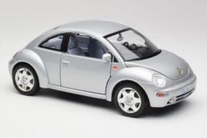 Volkswagen New Beetle Reflex Srebrna Metalik Bburago 1:18 3322 Kovina – slika 6 od 8