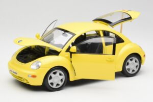 Volkswagen New Beetle Rumen Maisto 1:18 37800-M4 Kovina – slika 2 od 8