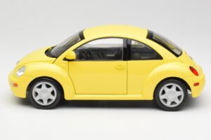 Volkswagen New Beetle Rumen Maisto 1:18 37800-M4 Kovina – slika 4 od 8