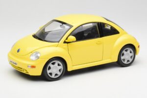 Volkswagen New Beetle Rumen Maisto 1:18 37800-M4 Kovina