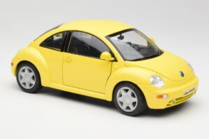 Volkswagen New Beetle Rumen Maisto 1:18 37800-M4 Kovina – slika 6 od 8