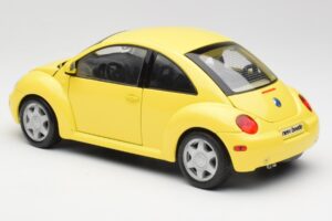 Volkswagen New Beetle Rumen Maisto 1:18 37800-M4 Kovina – slika 7 od 8