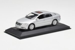 Volkswagen Phaeton Srebrn Minichamps 1:43 3D0099300A Kovina – slika 2 od 4