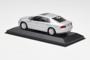 Volkswagen Phaeton Srebrn Minichamps 1:43 3D0099300A Kovina – slika 3 od 4
