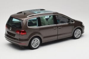 Volkswagen Sharan 7N Hrastovo Rjava Metalik Minichamps 1:18 110051001 Kovina – slika 3 od 8