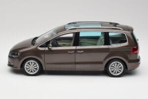 Volkswagen Sharan 7N Hrastovo Rjava Metalik Minichamps 1:18 110051001 Kovina – slika 4 od 8