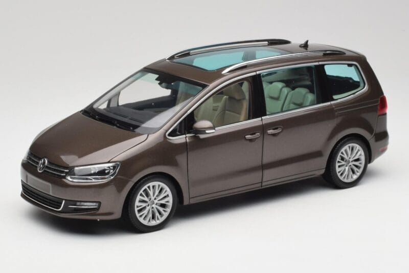 Volkswagen Sharan 7N Hrastovo Rjava Metalik Minichamps 1:18 110051001 Kovina