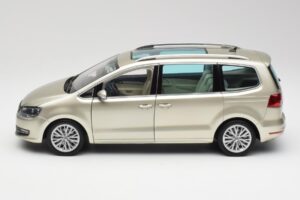 Volkswagen Sharan 7N Reflex Srebrna Metalik Minichamps 1:18 110051002 Kovina – slika 4 od 8