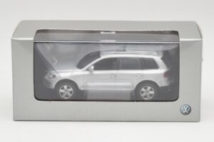 Volkswagen Touareg Reflex Srebrna Minichamps 1:43 68625 Kovina – slika 4 od 4