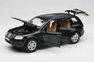 Volkswagen Touareg V10 TDI Canyon Green Bburago 1:18 34911-V1 Kovina – slika 2 od 8