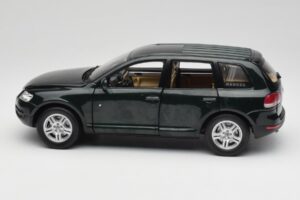 Volkswagen Touareg V10 TDI Canyon Green Bburago 1:18 34911-V1 Kovina – slika 4 od 8