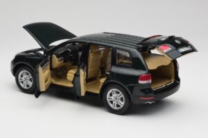 Volkswagen Touareg V10 TDI Canyon Green Bburago 1:18 34911-V1 Kovina – slika 5 od 8