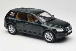 Volkswagen Touareg V10 TDI Canyon Green Bburago 1:18 34911-V1 Kovina – slika 6 od 8