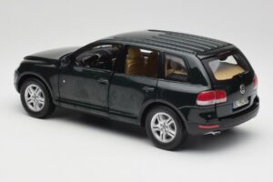 Volkswagen Touareg V10 TDI Canyon Green Bburago 1:18 34911-V1 Kovina – slika 7 od 8