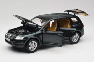 Volkswagen Touareg V10 TDI Reed Green Metallic Bburago 1:18 34911 Kovina – slika 2 od 8