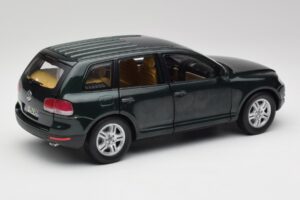 Volkswagen Touareg V10 TDI Reed Green Metallic Bburago 1:18 34911 Kovina – slika 3 od 8