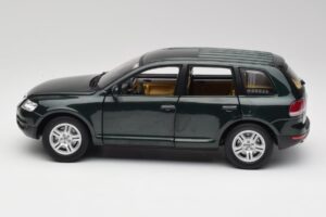 Volkswagen Touareg V10 TDI Reed Green Metallic Bburago 1:18 34911 Kovina – slika 4 od 8