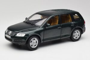 Volkswagen Touareg V10 TDI Reed Green Metallic Bburago 1:18 34911 Kovina