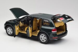 Volkswagen Touareg V10 TDI Reed Green Metallic Bburago 1:18 34911 Kovina – slika 5 od 8